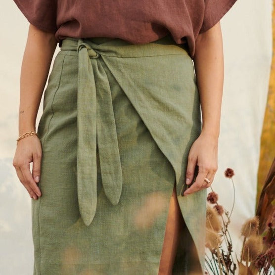 Wrap skirt modern sewing pattern knee length leg split fitted shape easy to sew